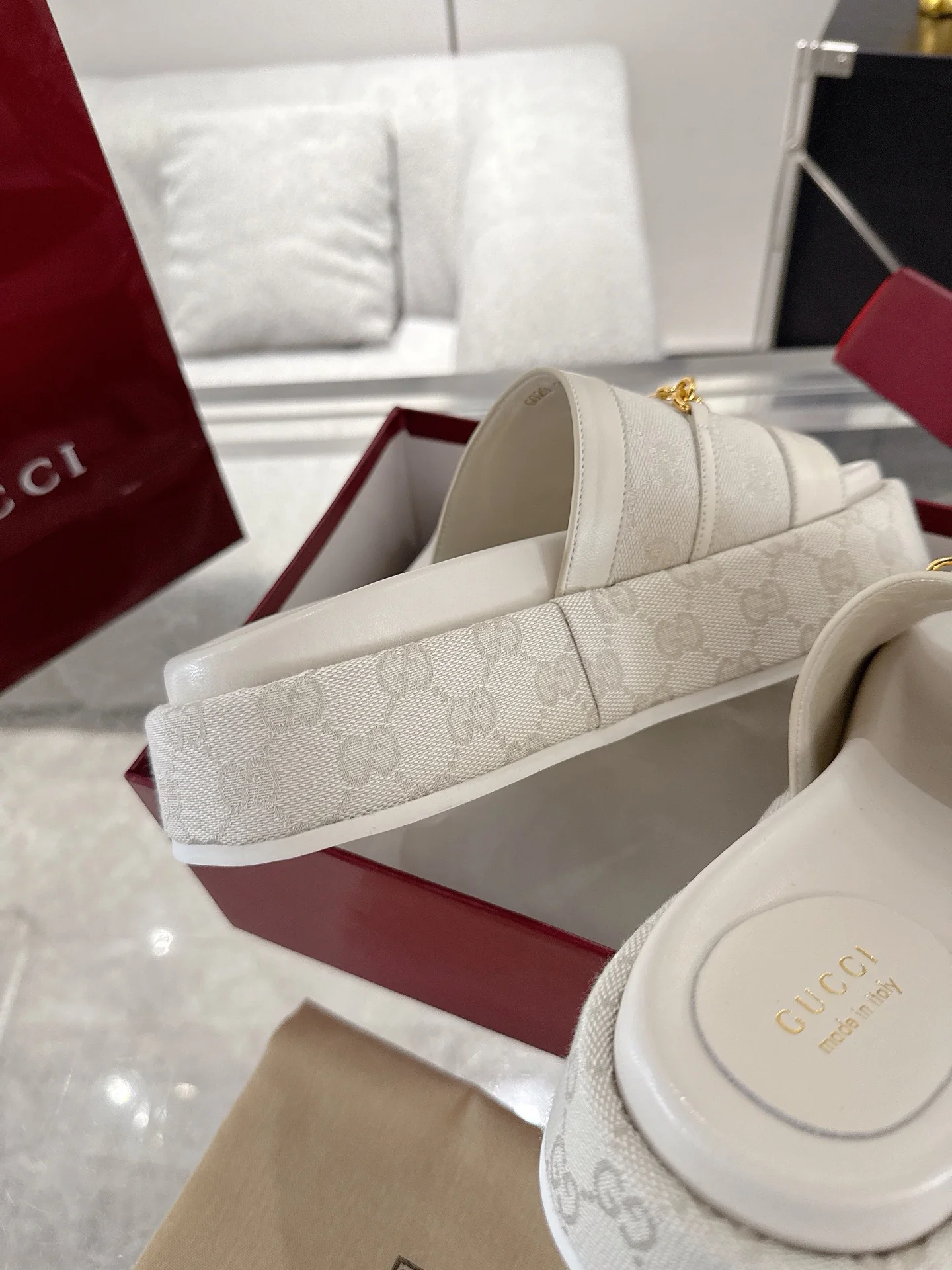 Gucc 25fw thick slippers