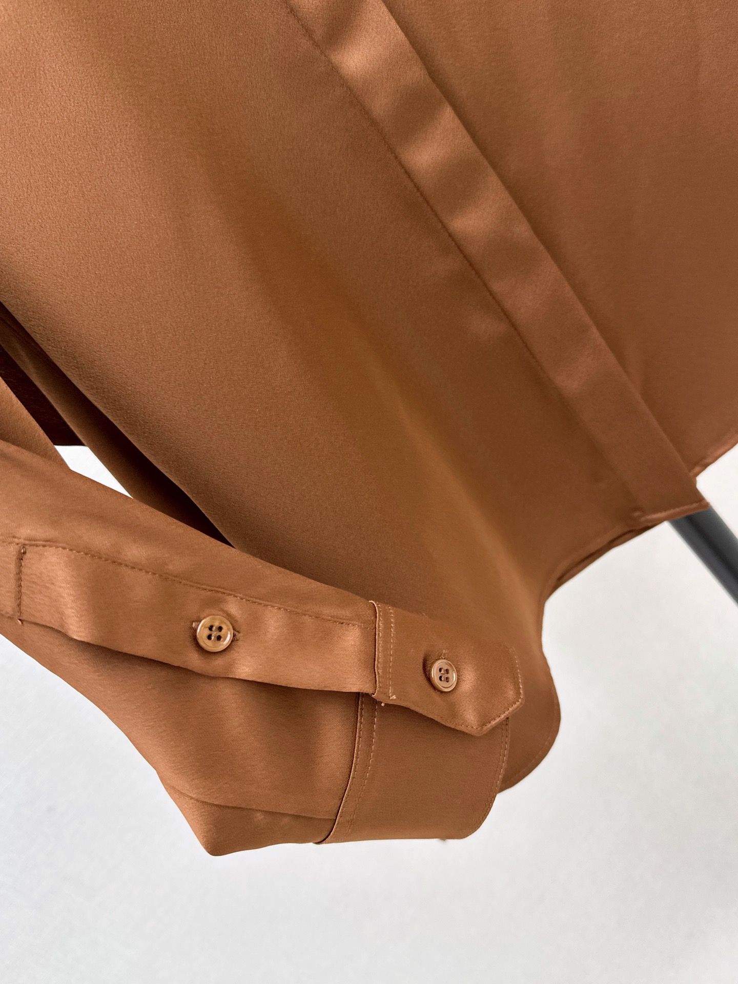 Loe 26fw asymmertic shirt