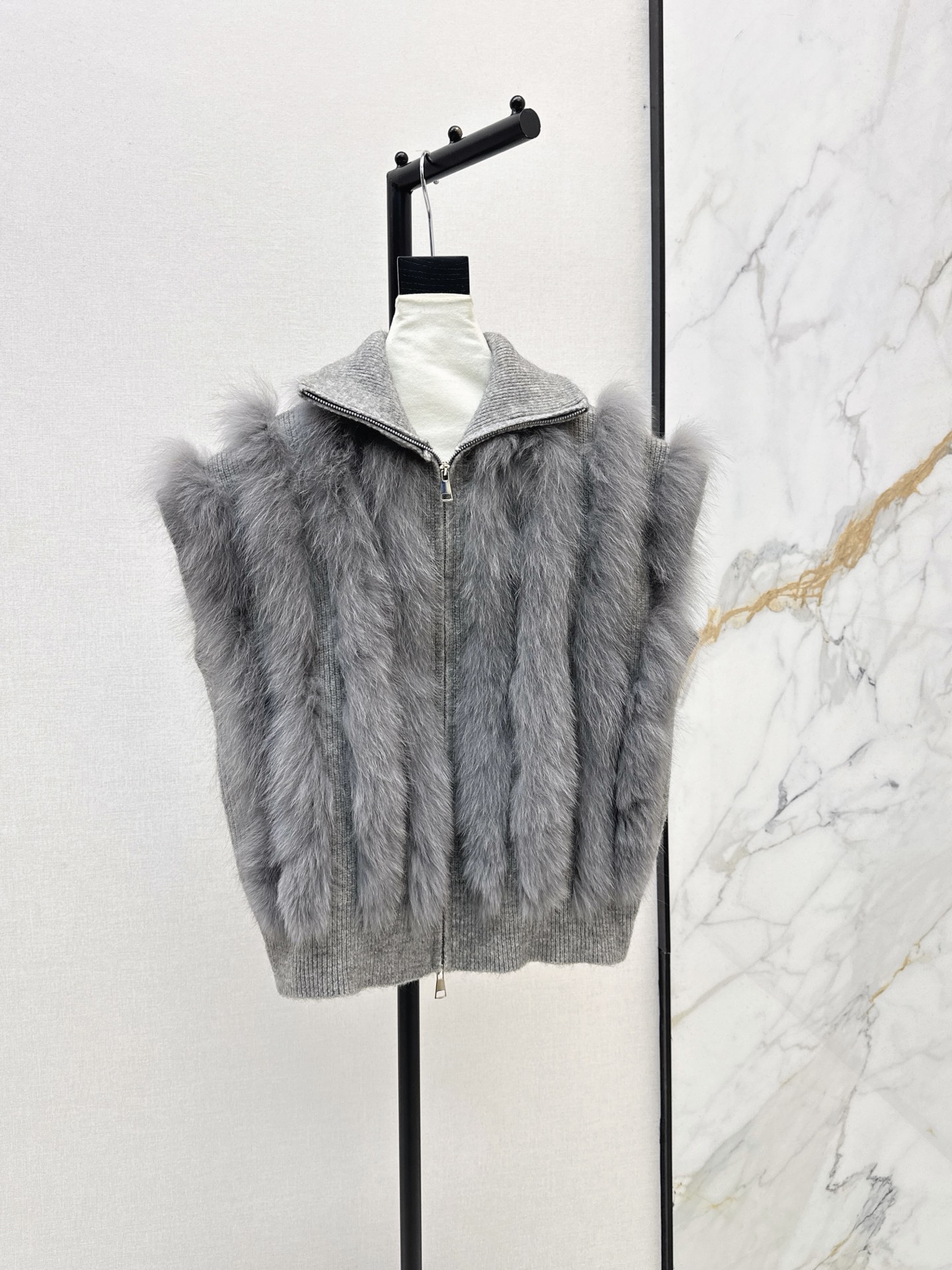 Fen 26fw fur-trim knit vest