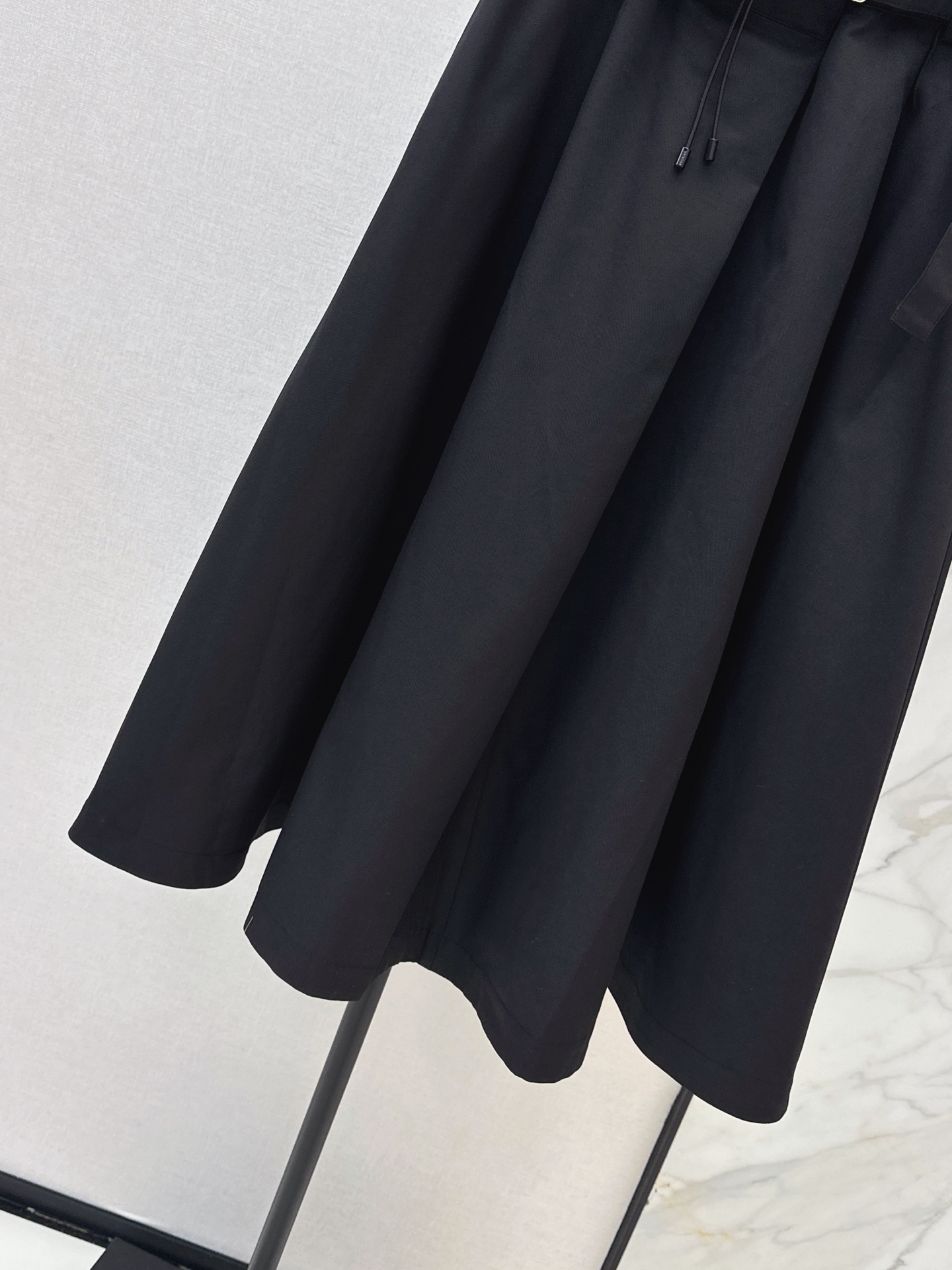 Loe 26fw pleated skirt