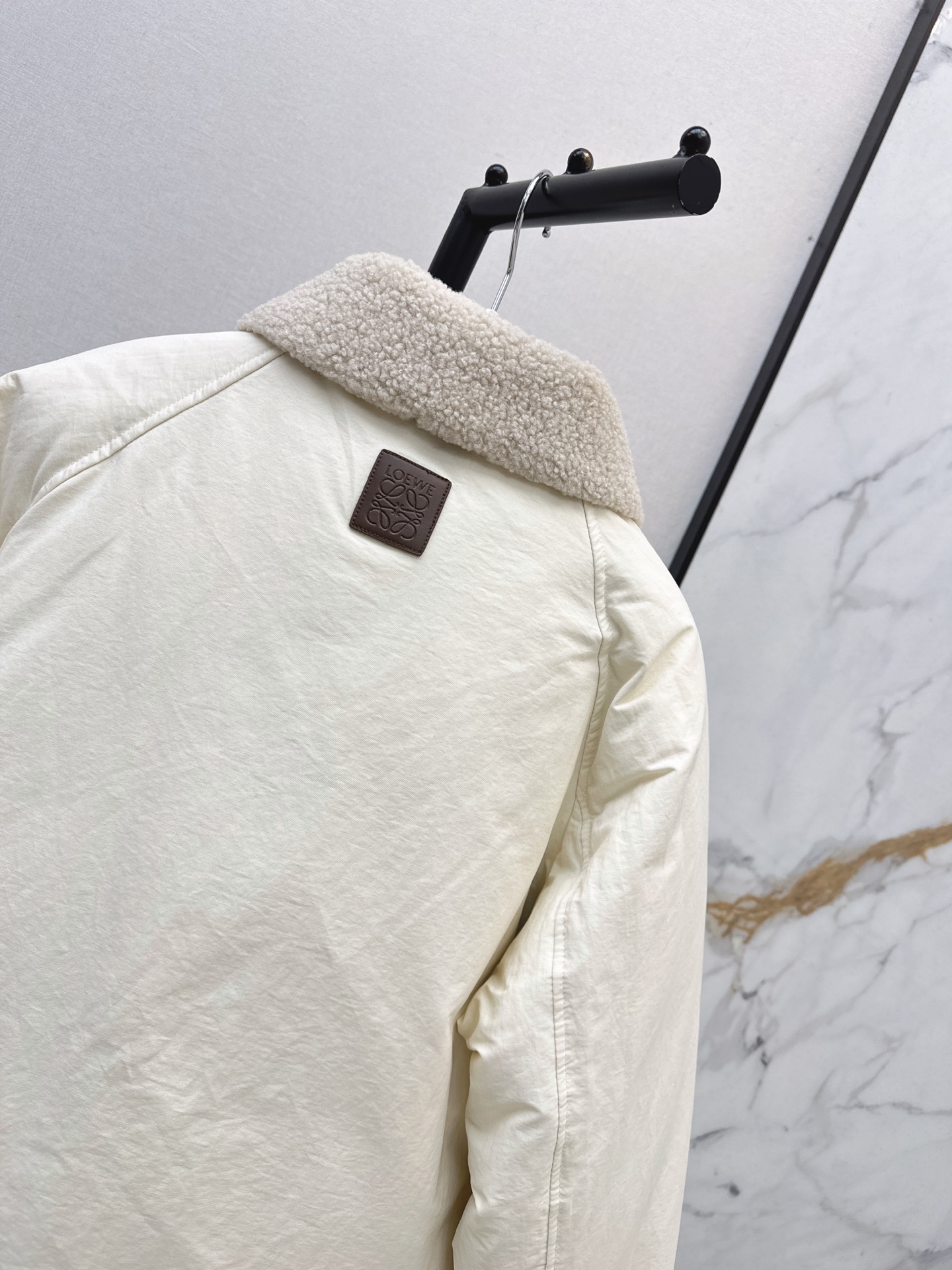 Loe 26fw sherpa-collar down jackey with detachable teddy-fleece vest