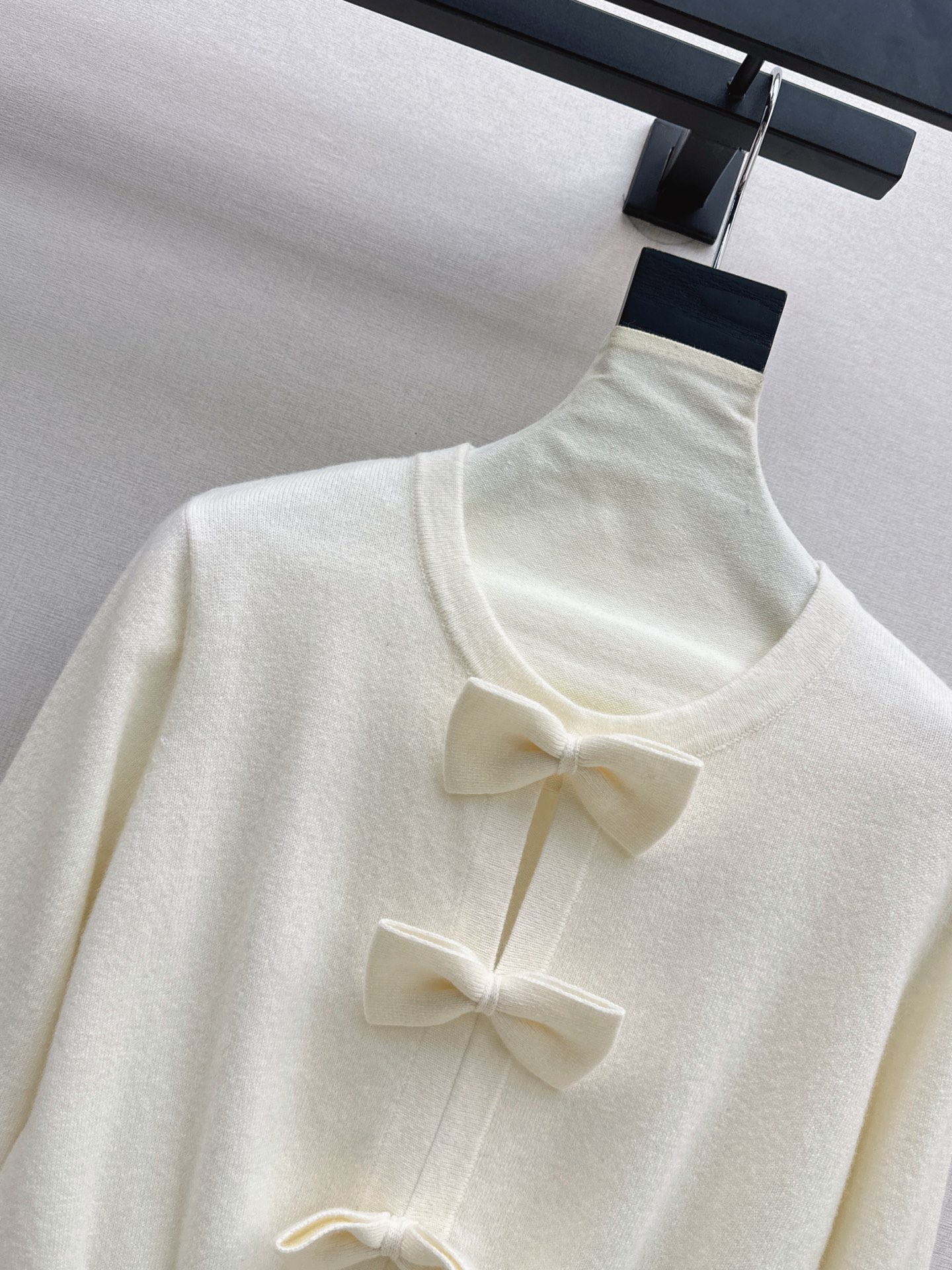 Chan 26fw 3d bow sweater
