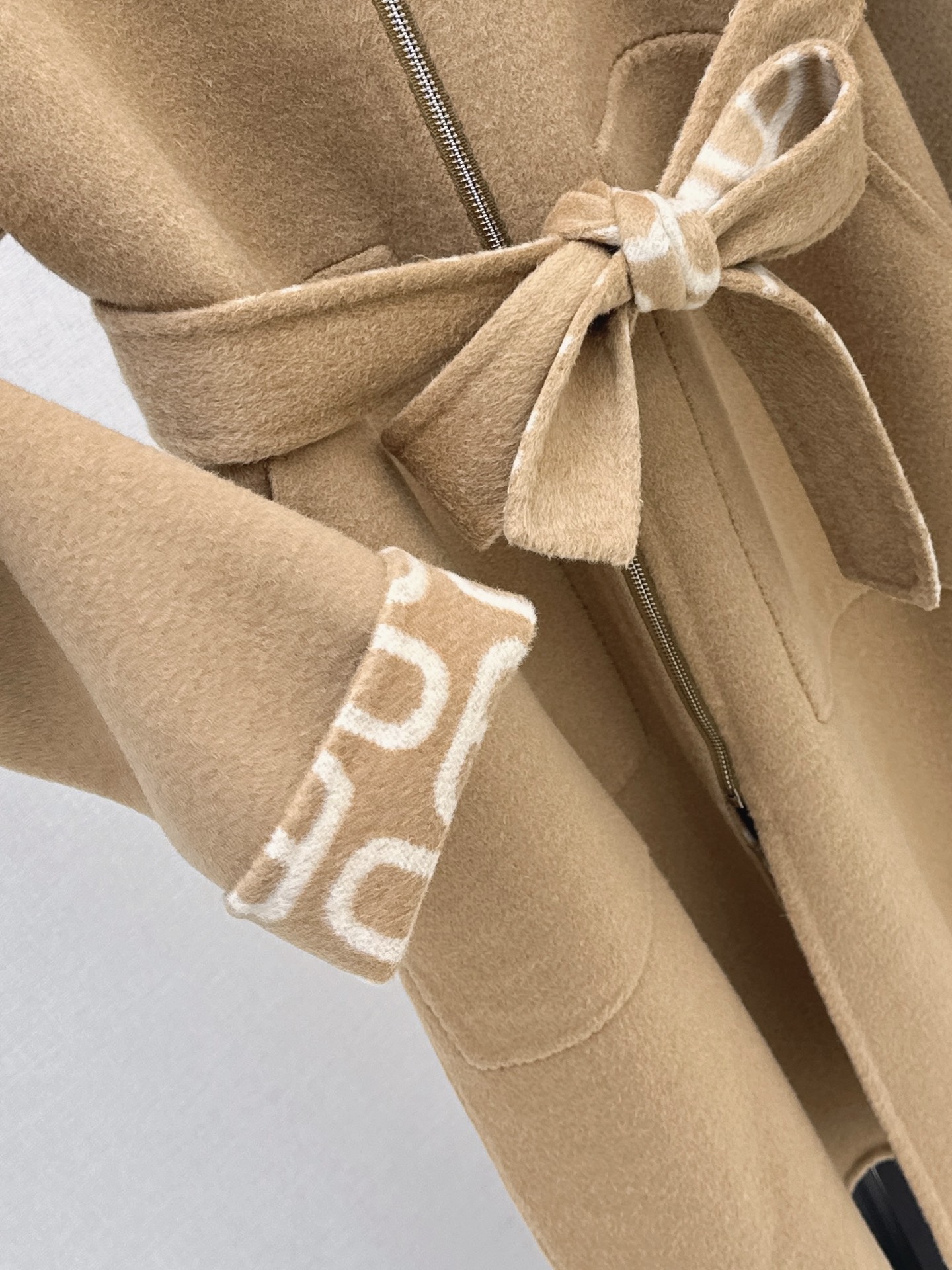 Her 26fw cashmere overcoats
