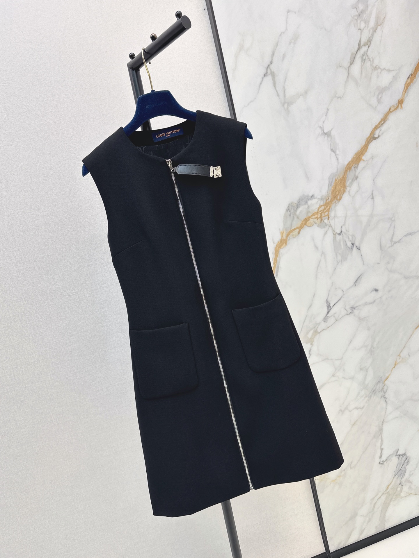 Loui 26fw sleeveless zip-up dress