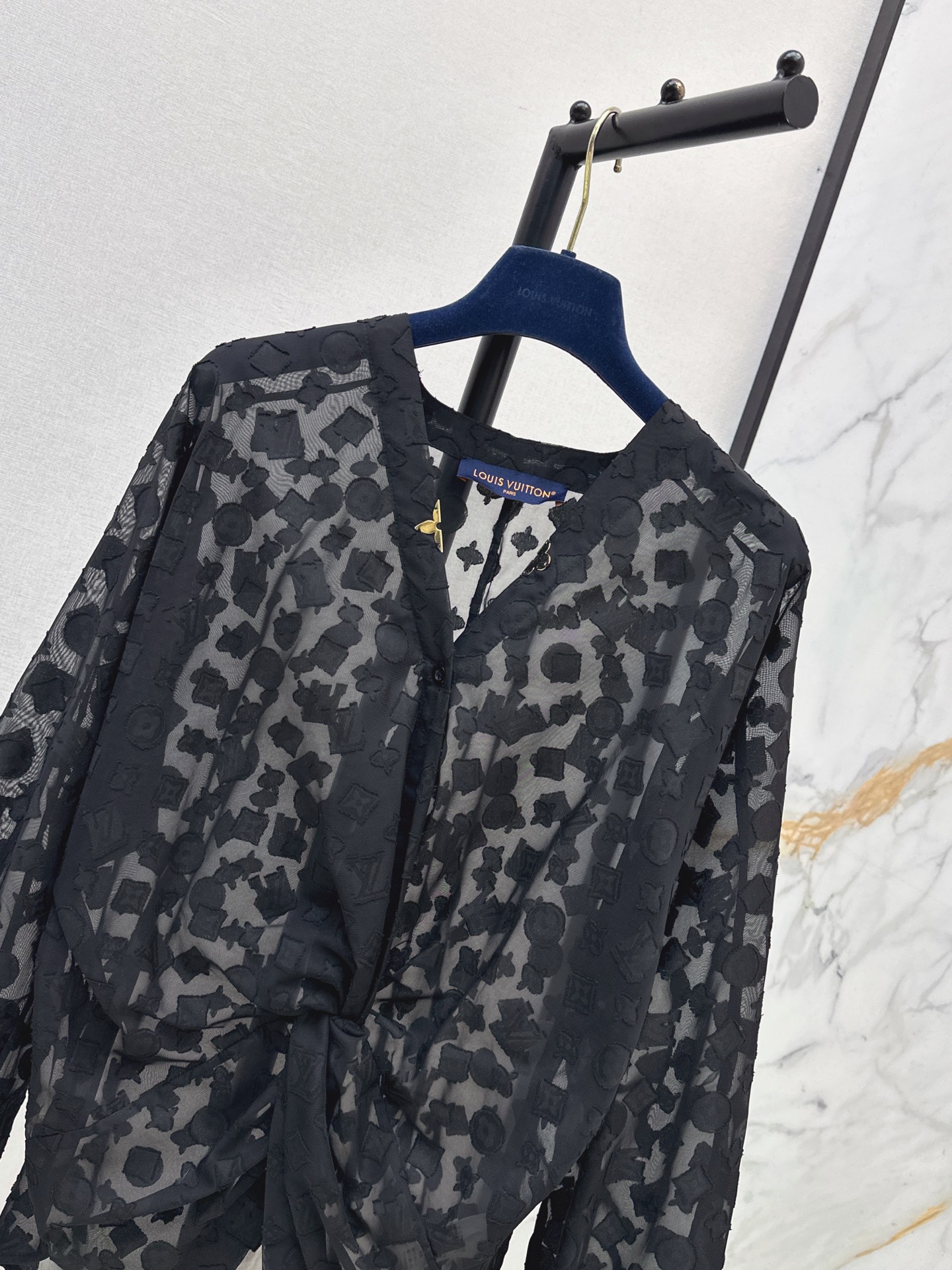 Loui 26ss v-neck shirt