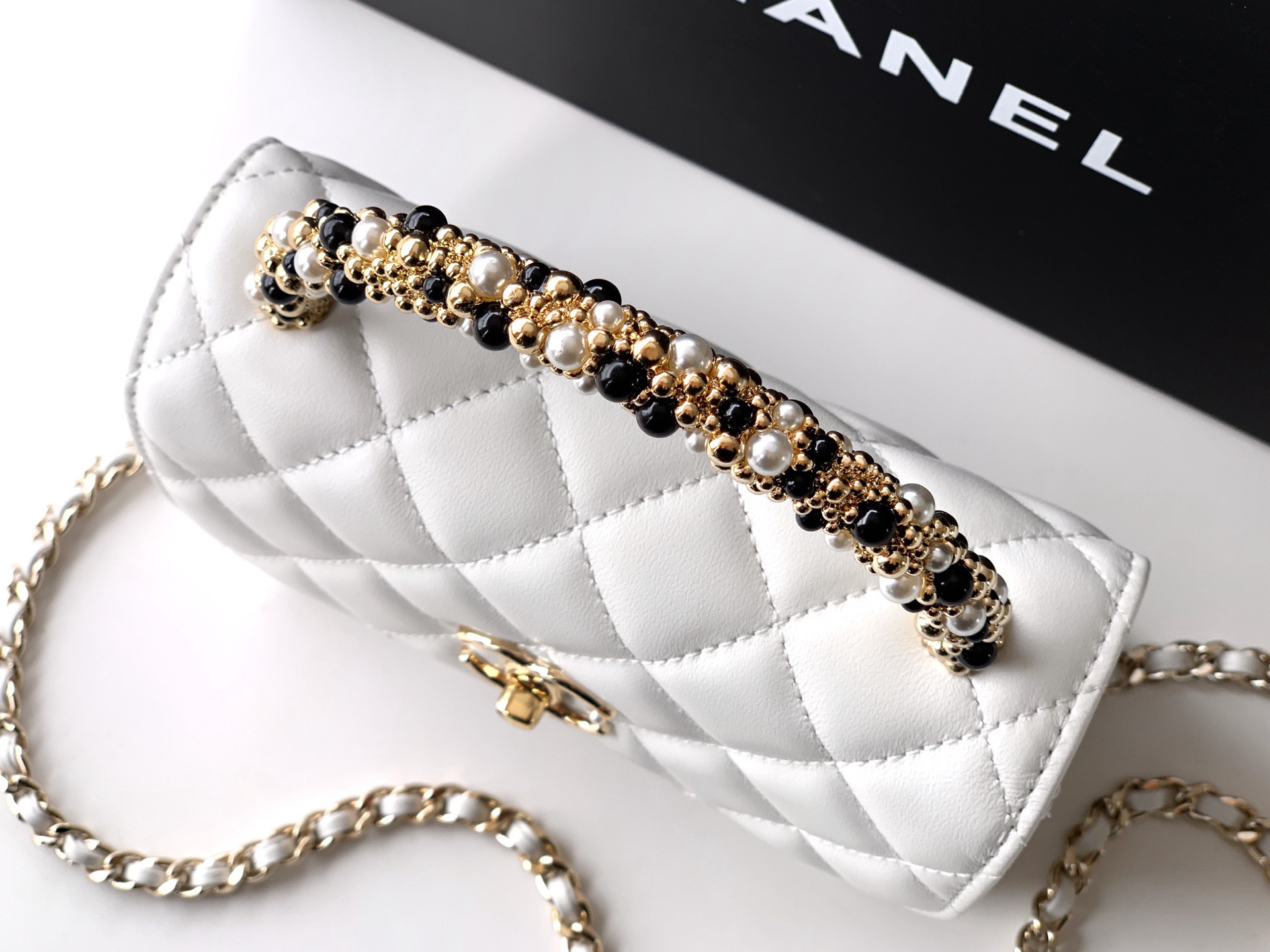 Chan 26C flap bag white