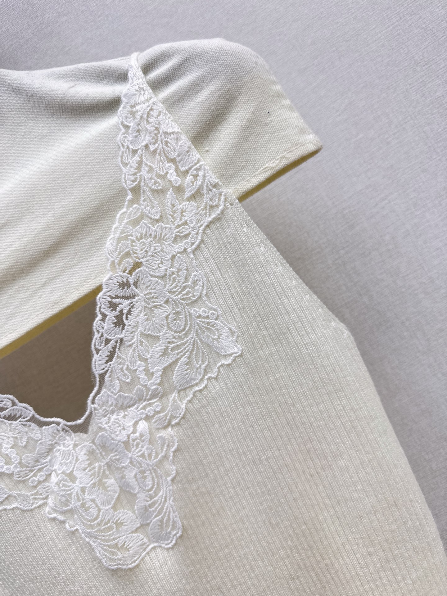 Sain 26fw lace camisole