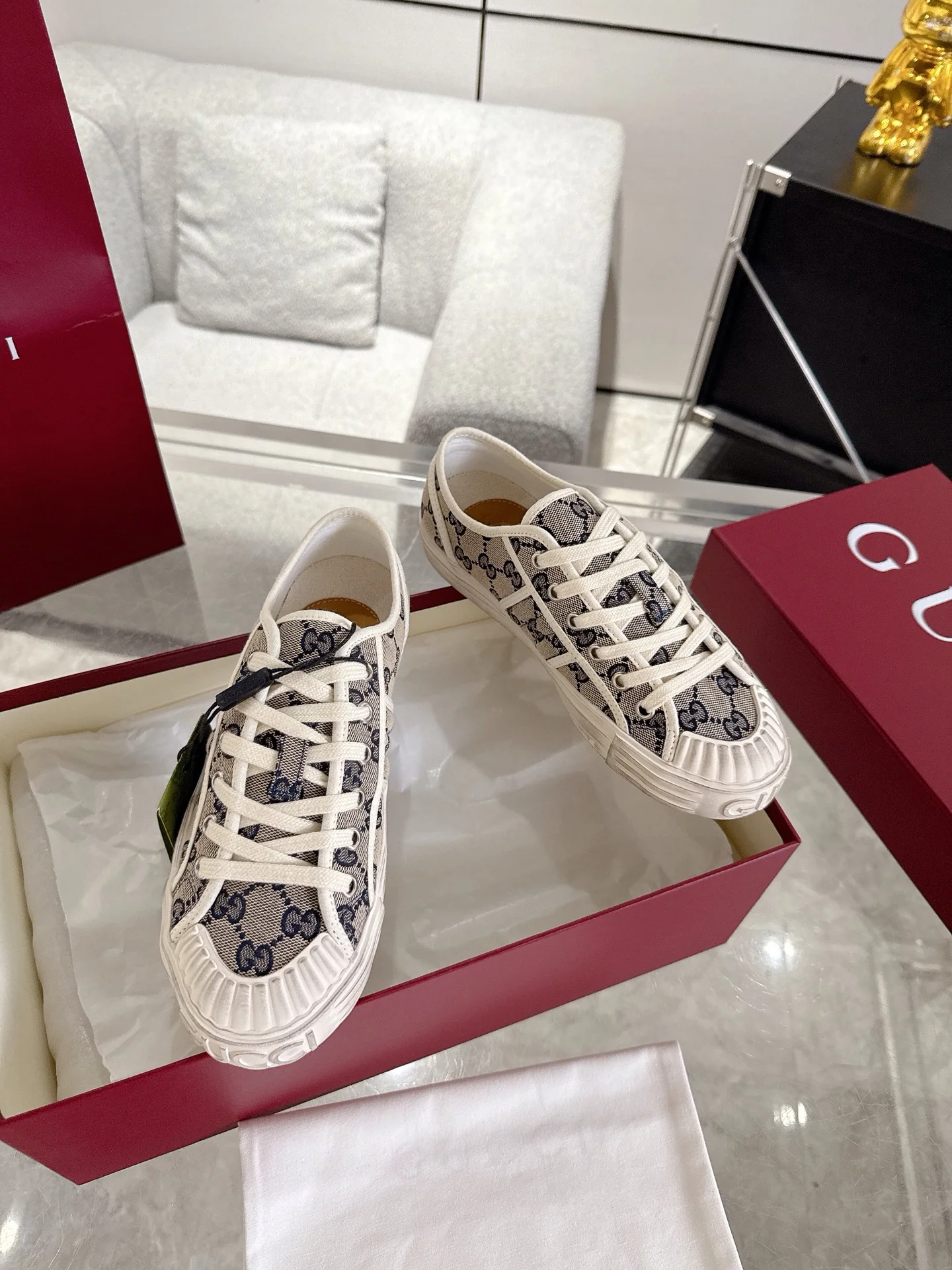 Guc sneakers