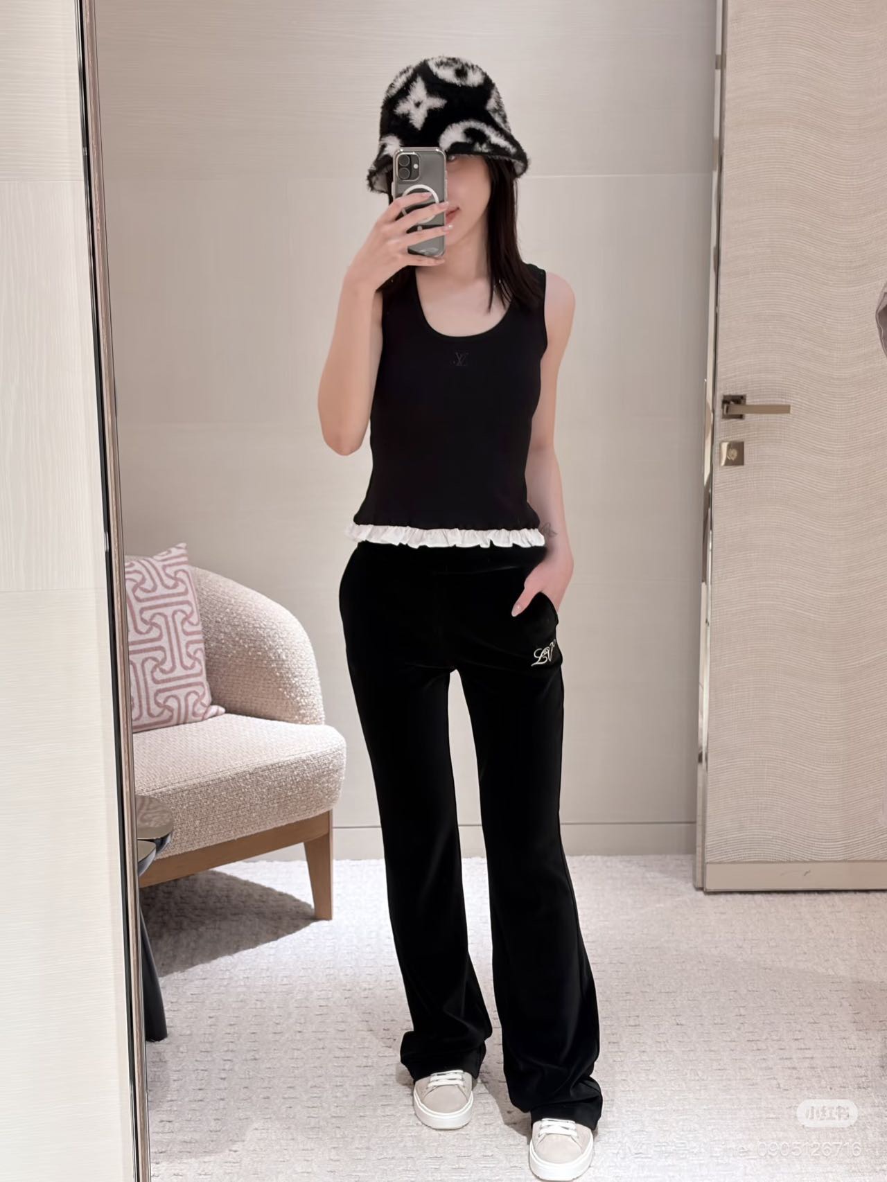 Loui 26fw velvety straight pants