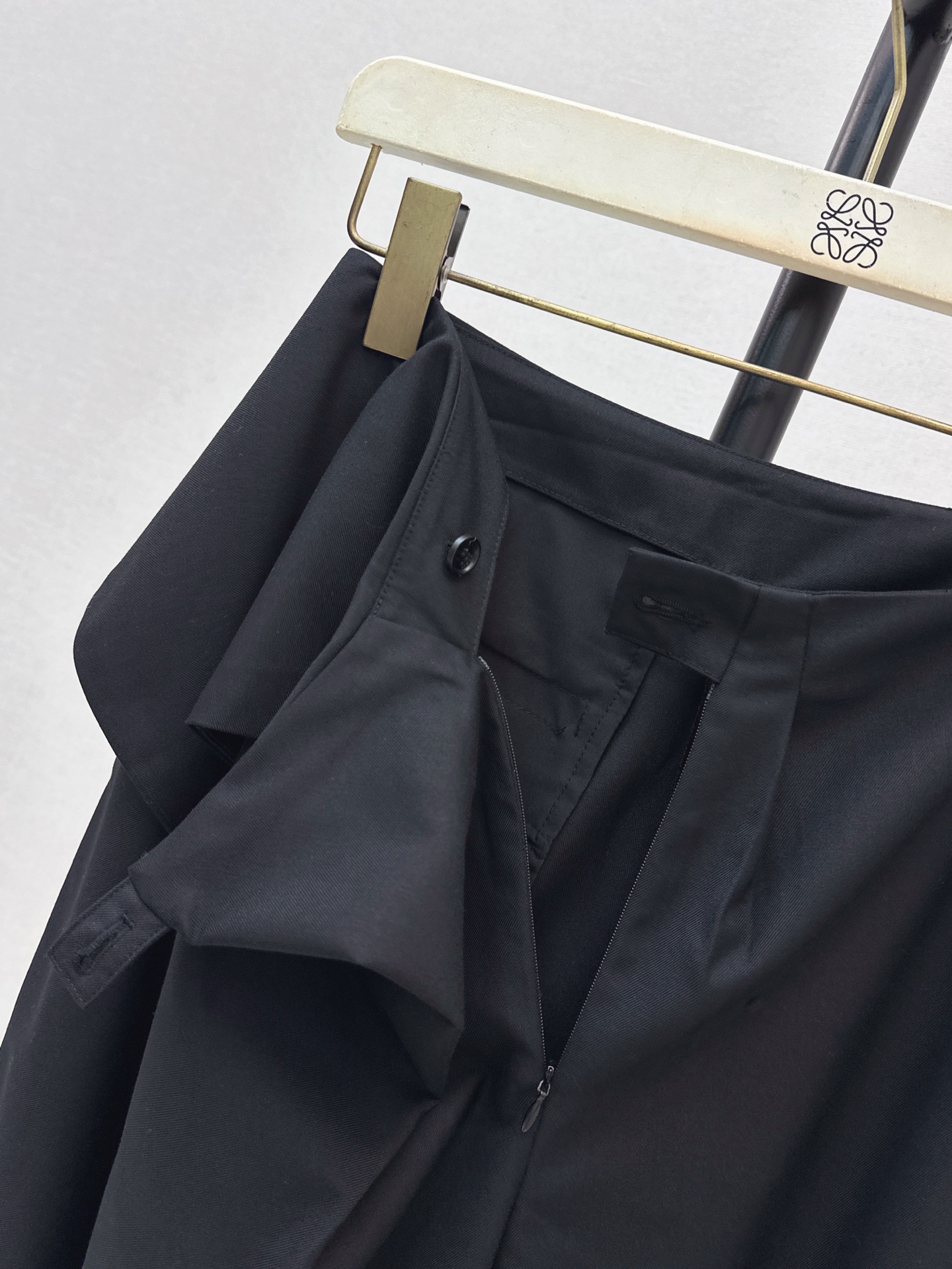Loe 26fw asymmetric wide-leg pants