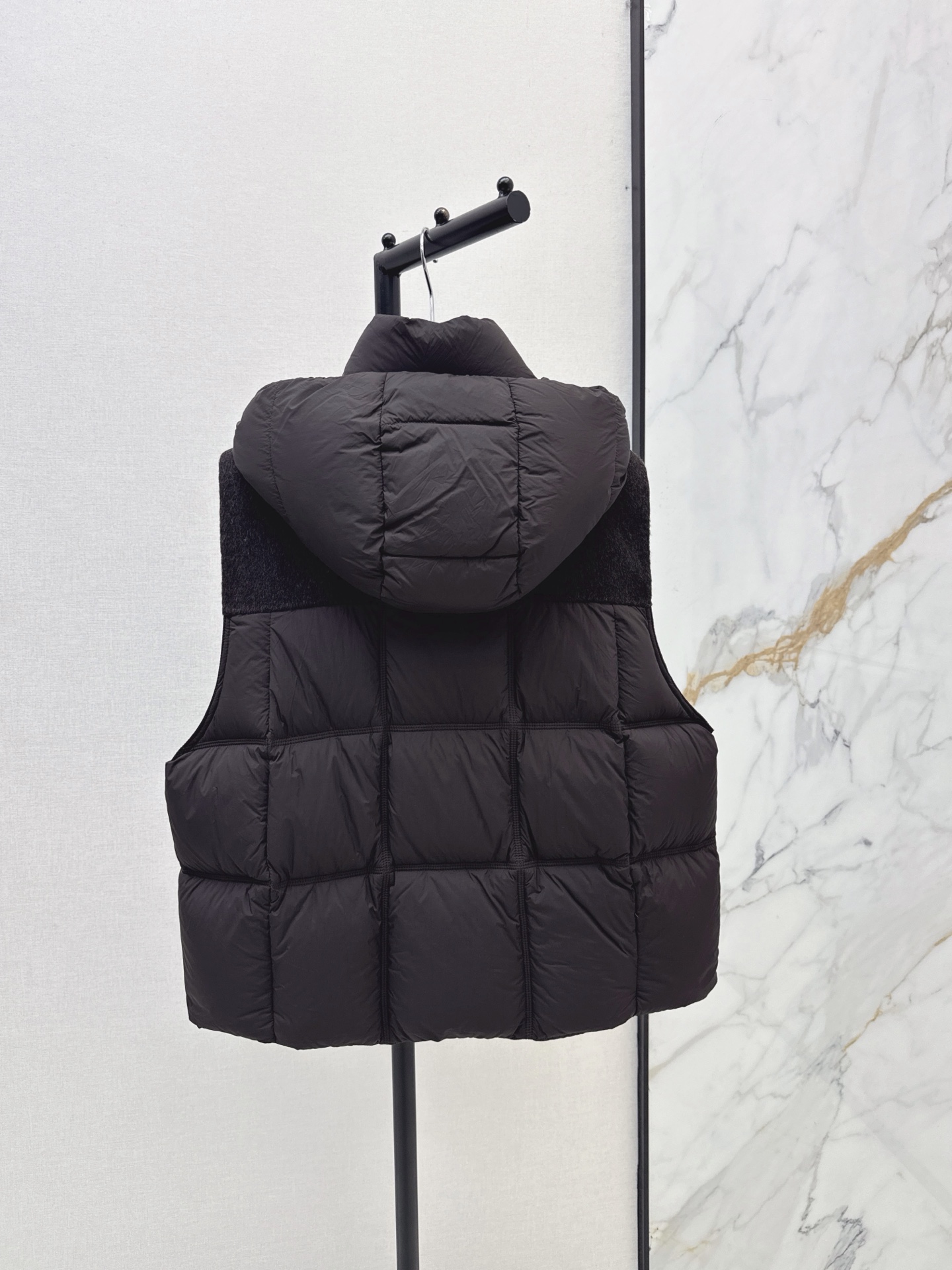 Max 26fw knit contract hooded down vest