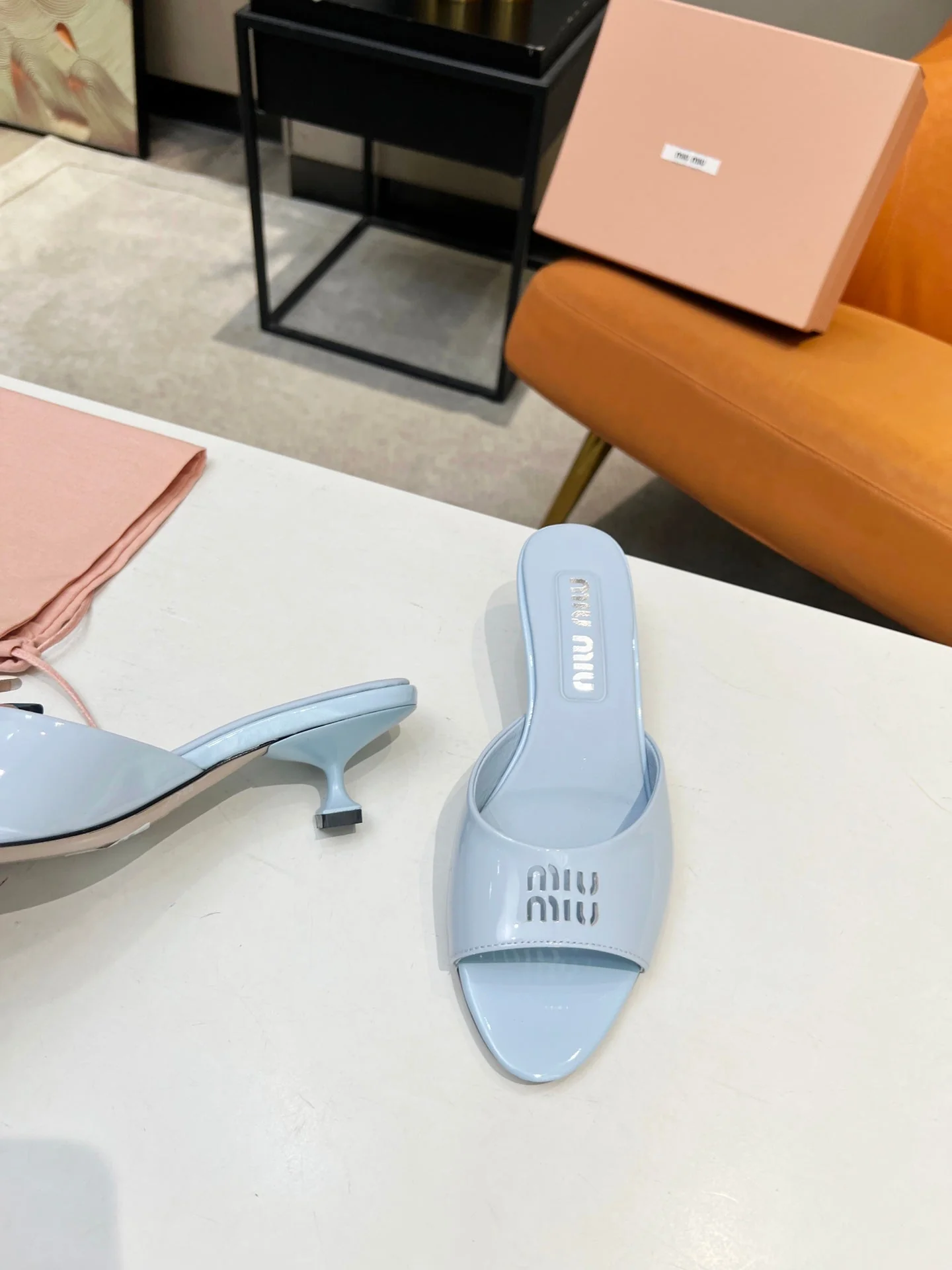 MI leather slippers