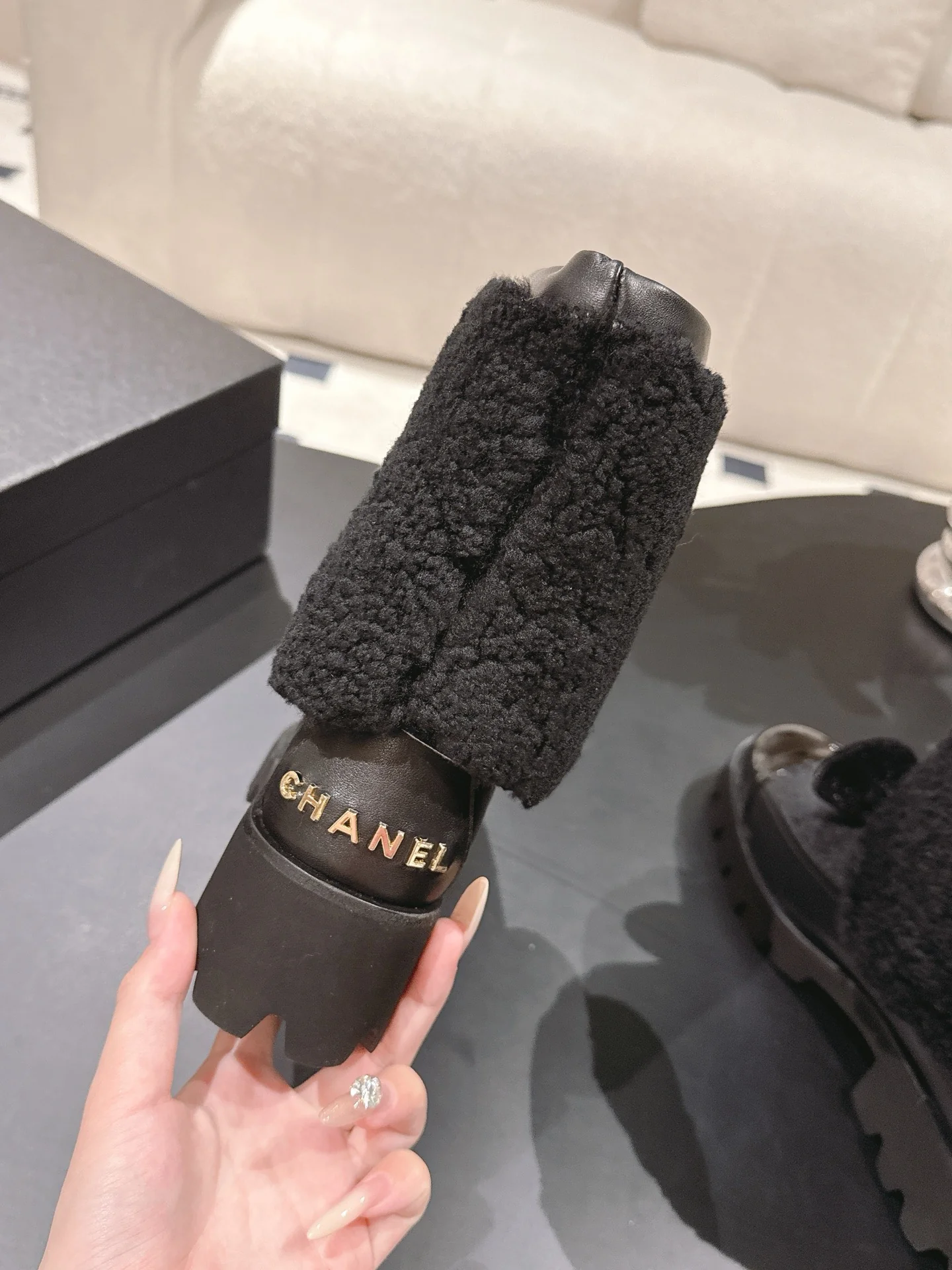 Chan 25fw plush boots with bow