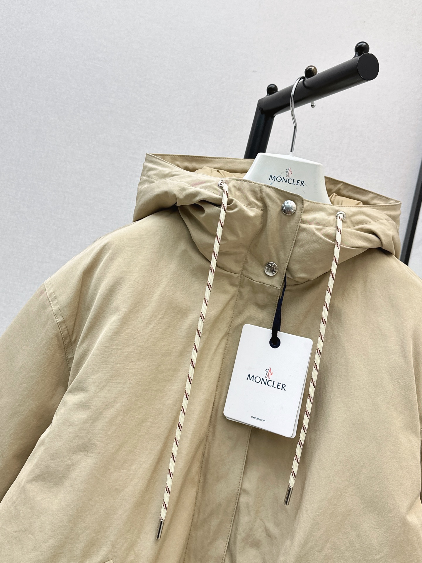 Monc 26fw hooded cropped down jacket