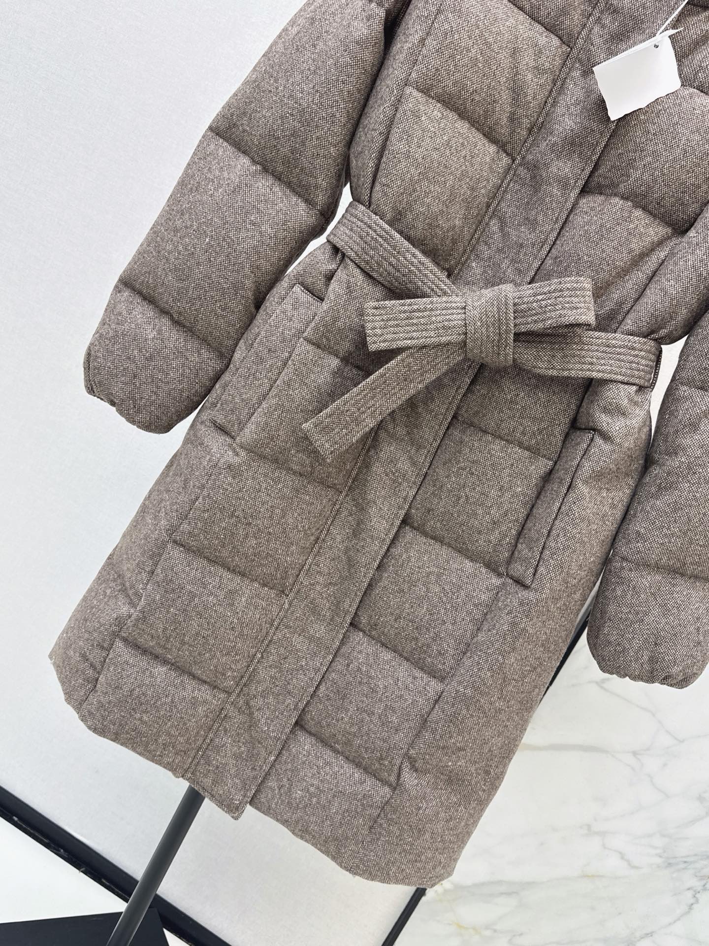 Brun 26fw hooded belted down jacket