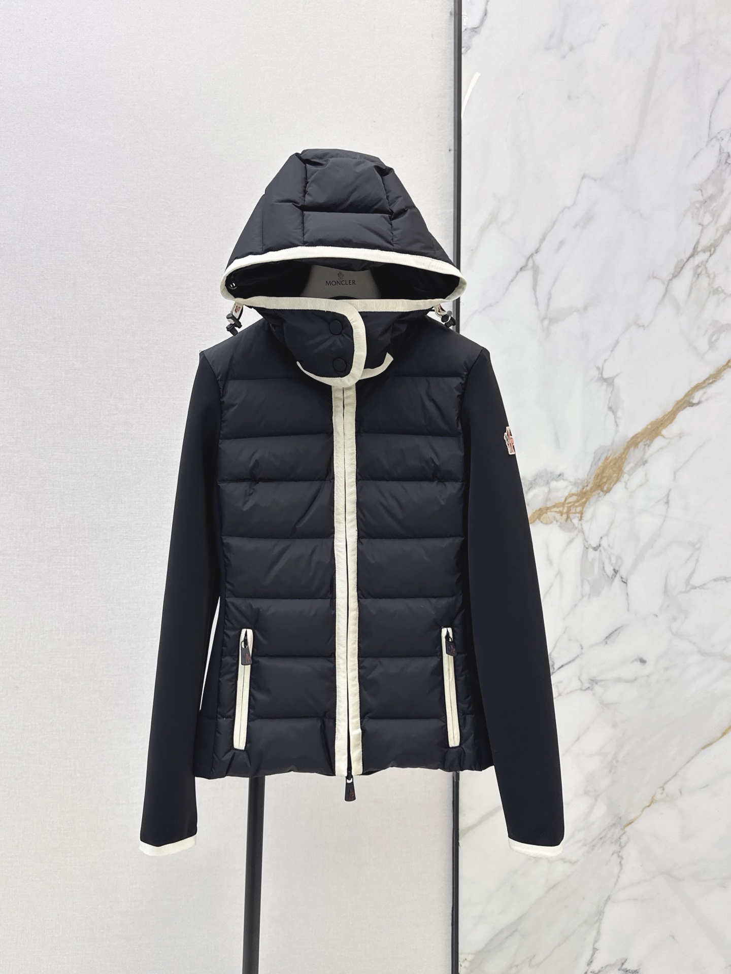 Monc 26fw hooded down ski jacket