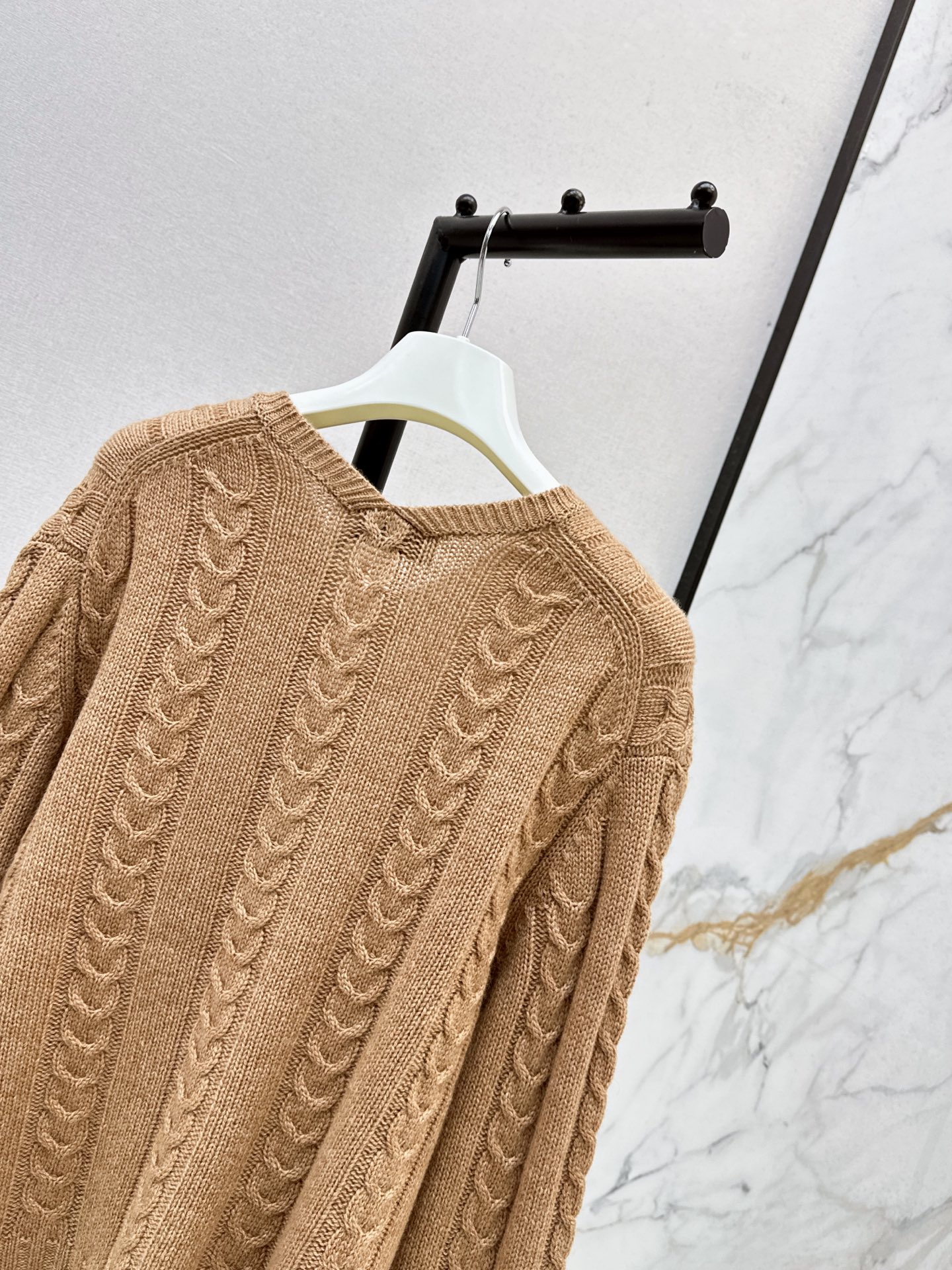 Loe 26fw cashmere sweater