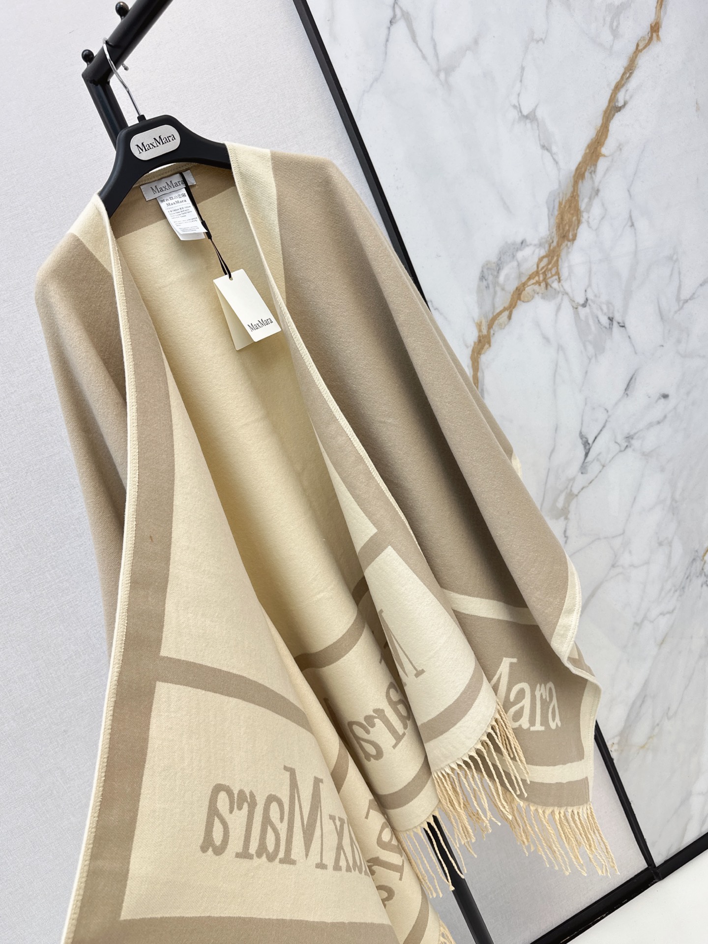 Max 26fw jacquard shawls