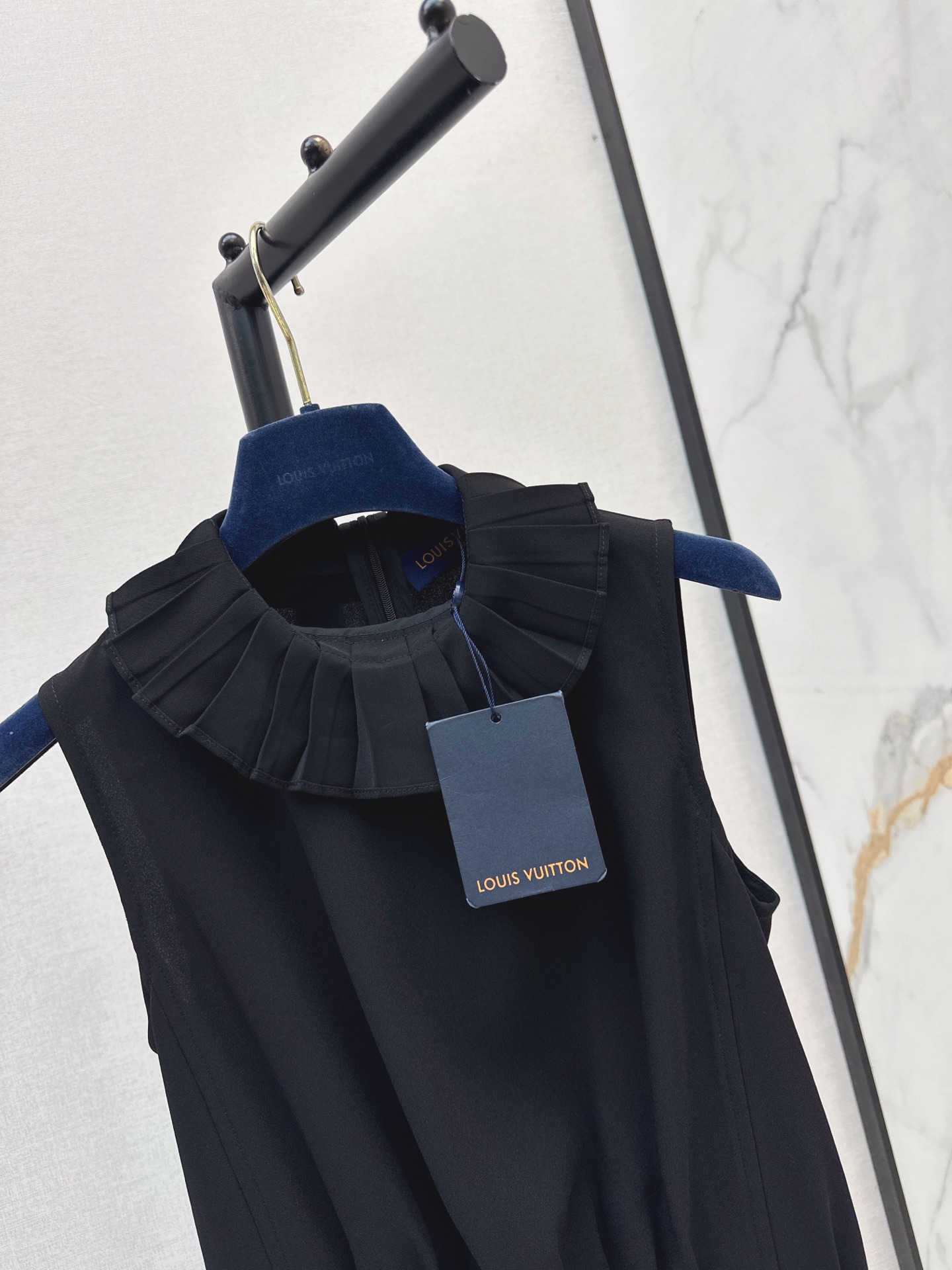 Loui 26fw sleeveless ruffle