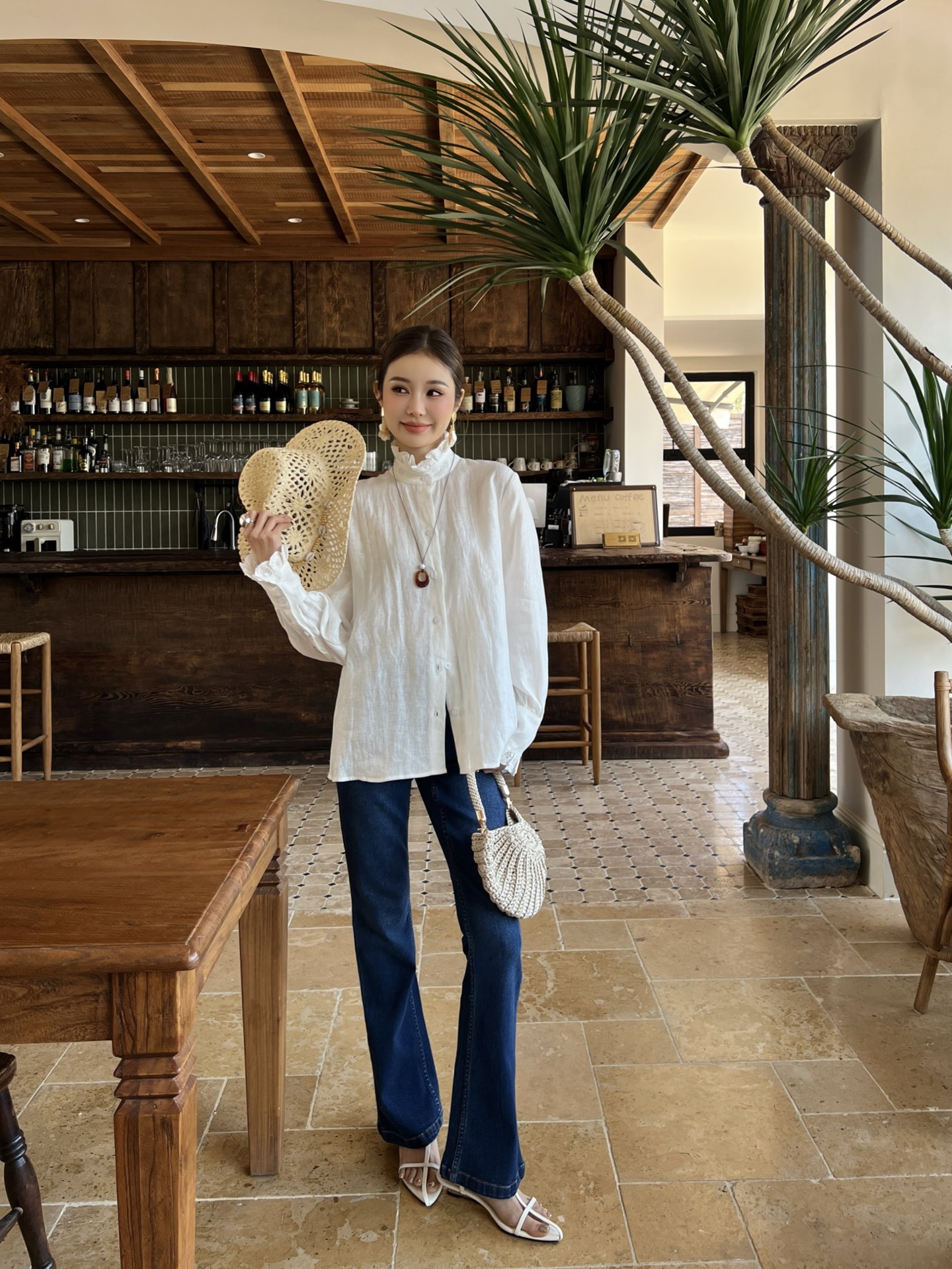 Valen 26fw lace trim linen shirt