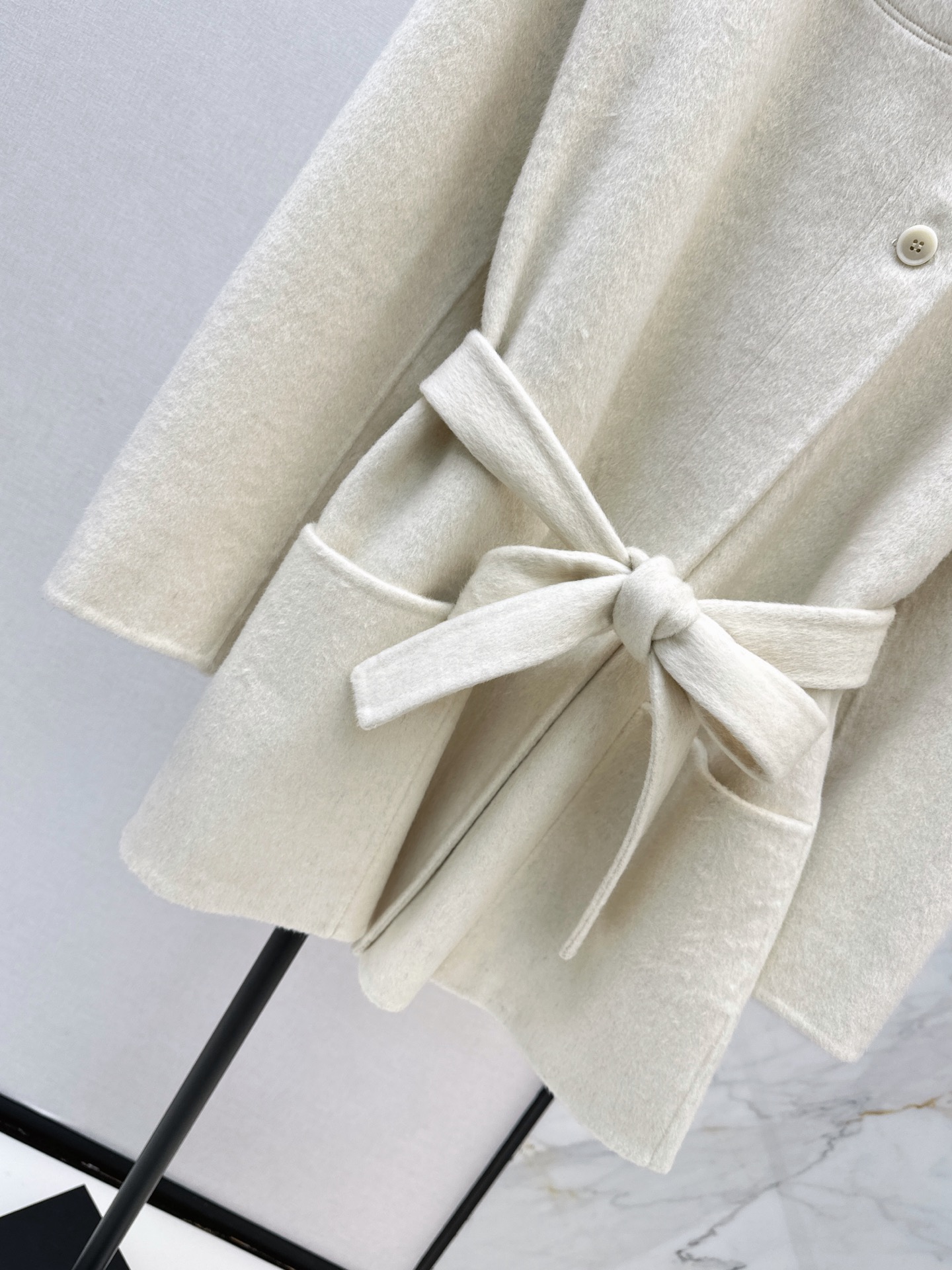 Fen 26fw fur-trim cropped belted overcoats