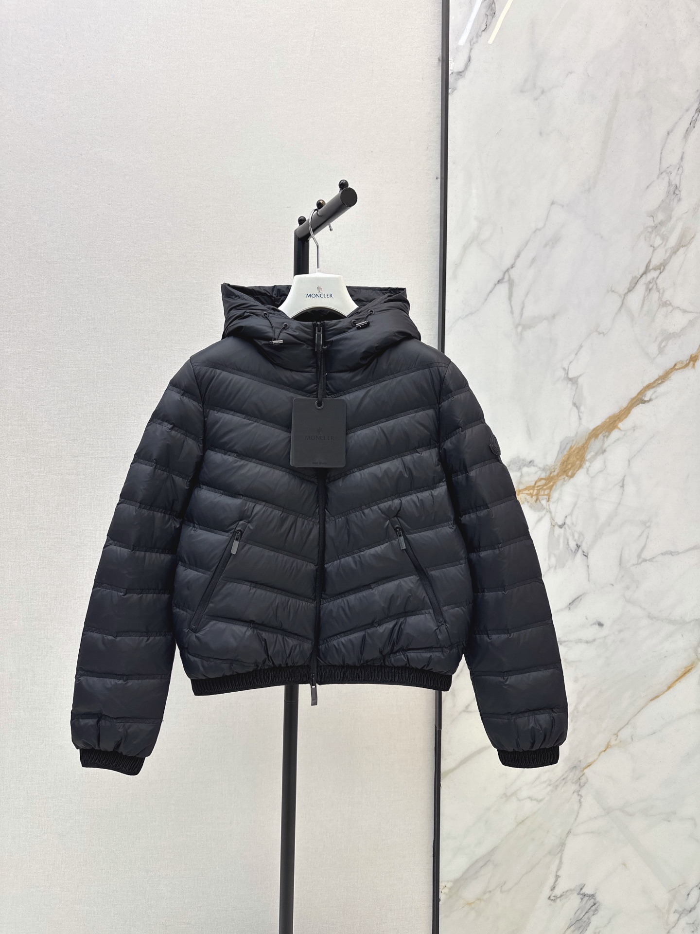 Monc 26fw cropped hooded down jacket