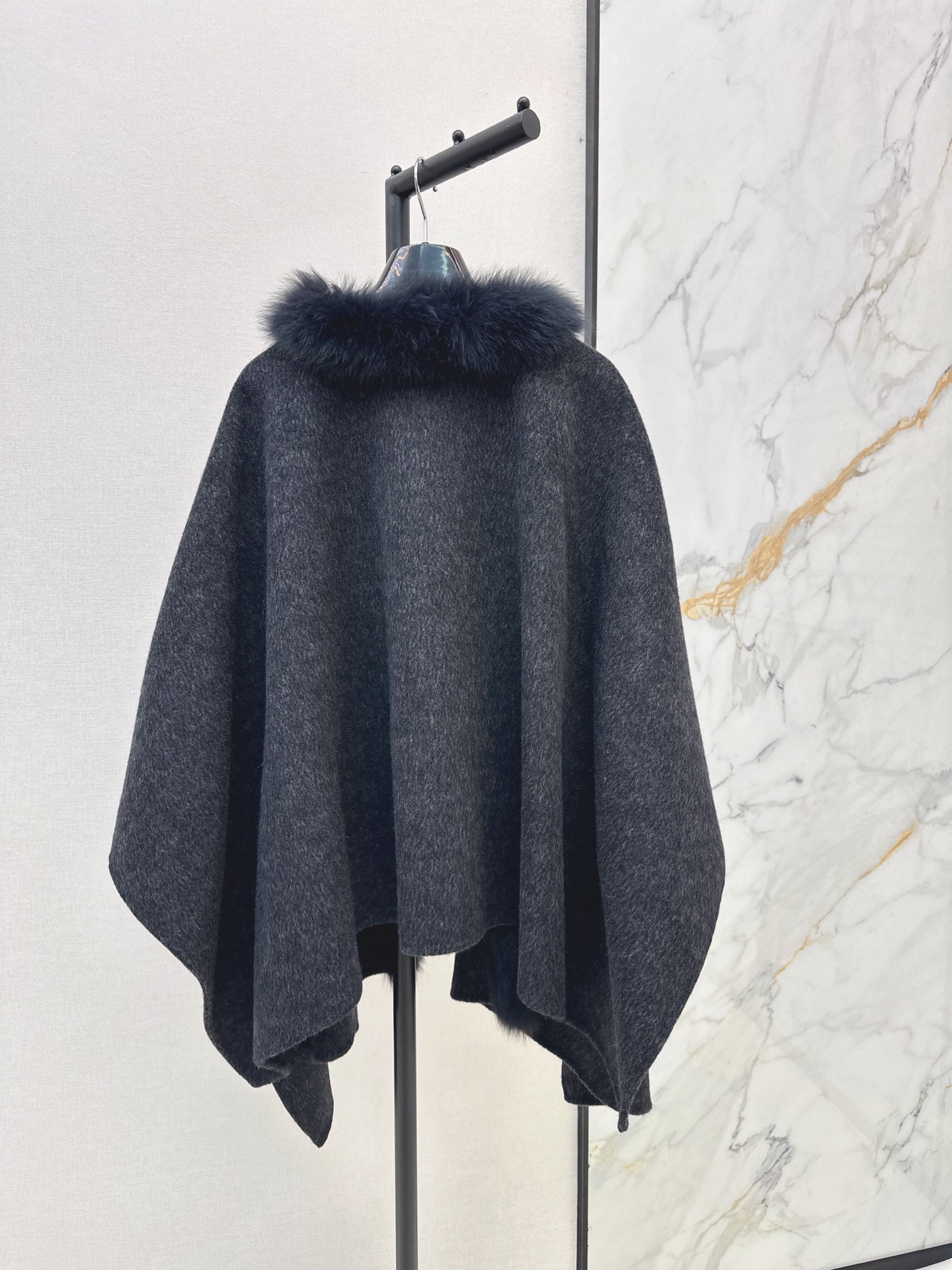 Fen 26fw fox-trim woolen cape jacket