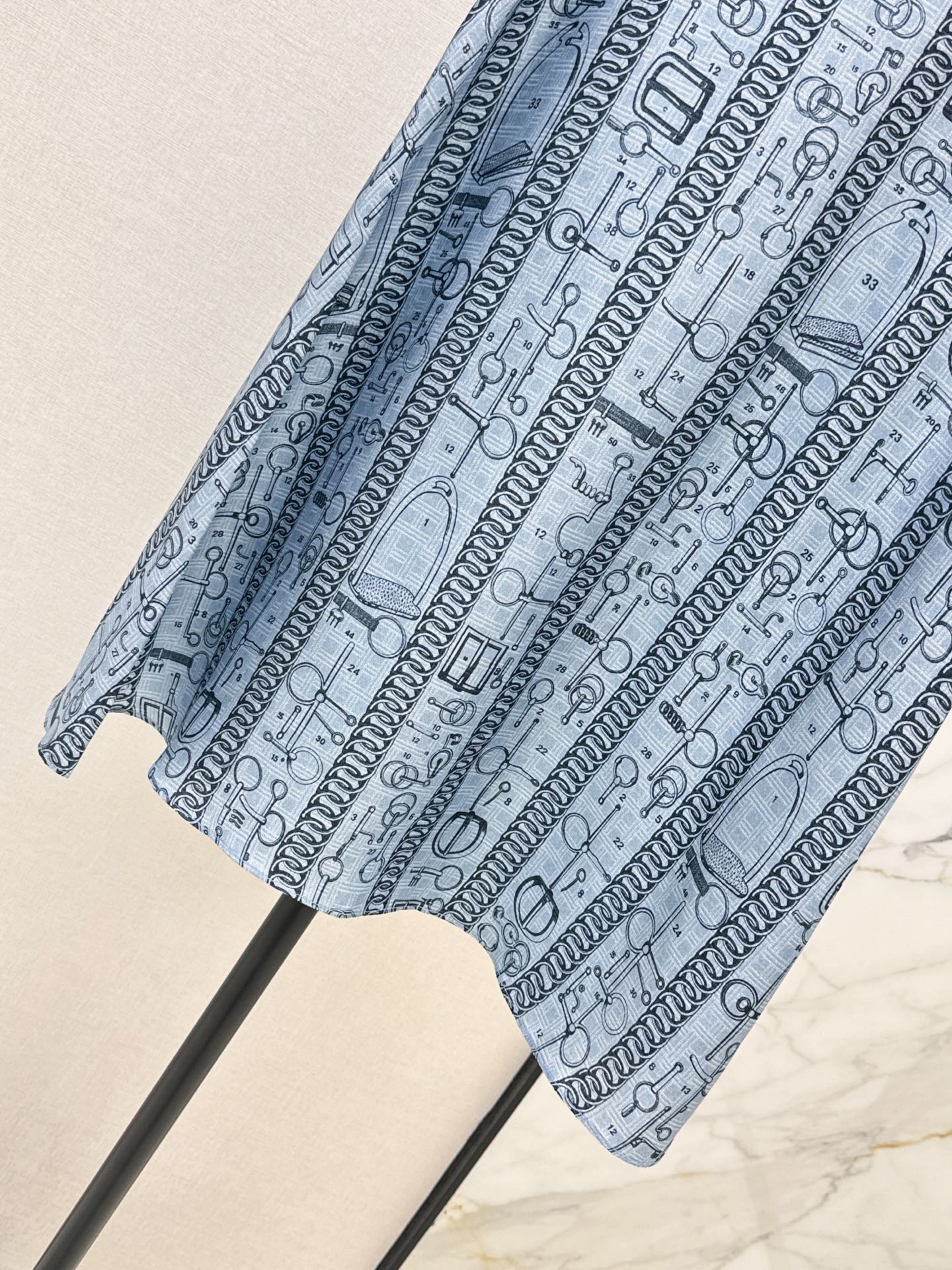 Her 26fw print silk pleated skirt