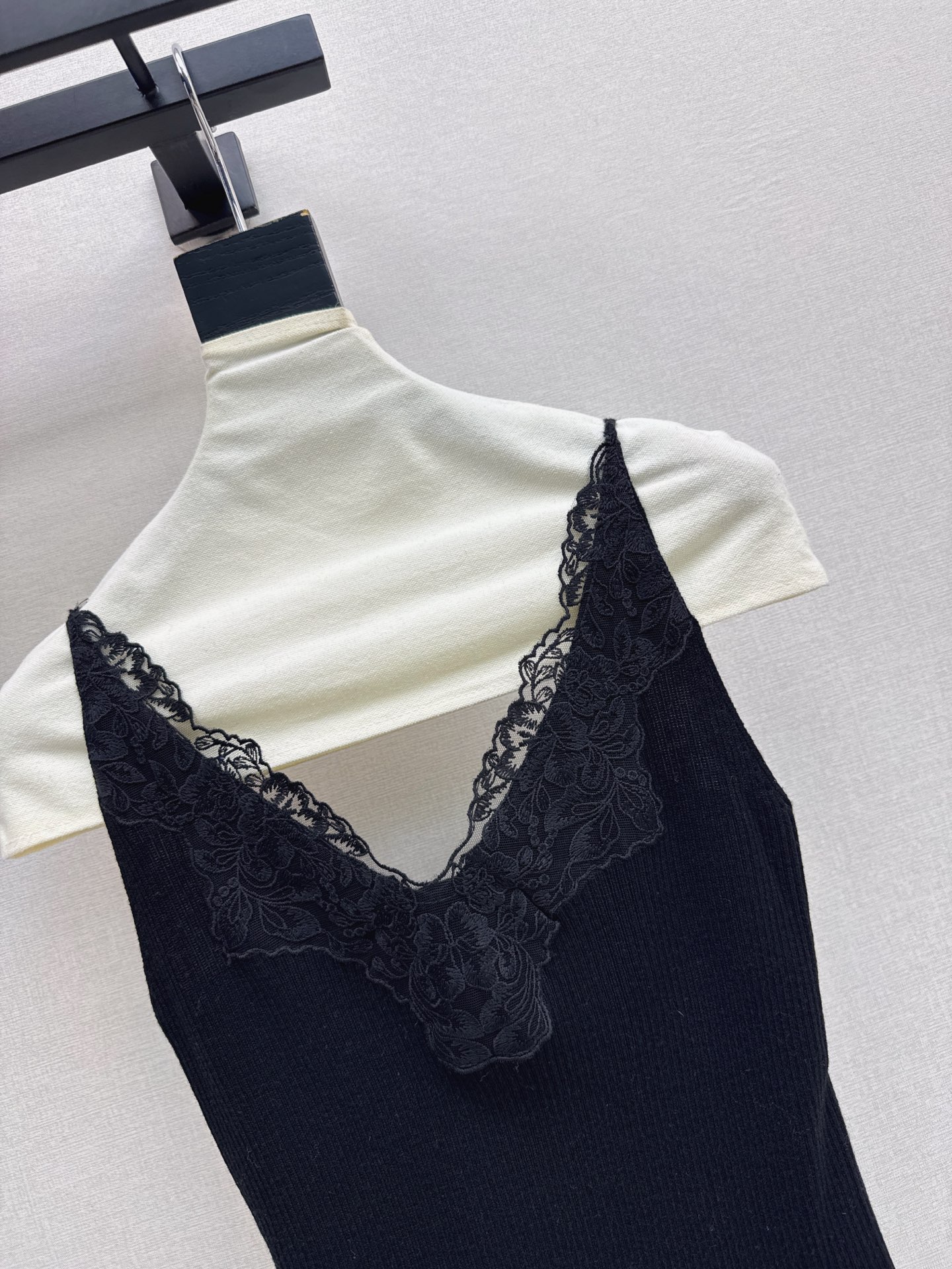 Sain 26fw lace camisole