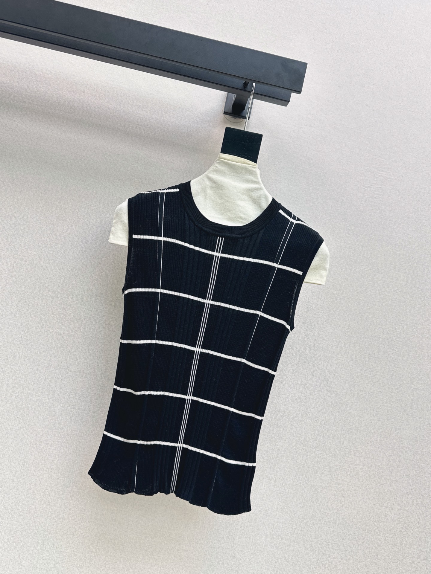 Max 26fw check knit vest
