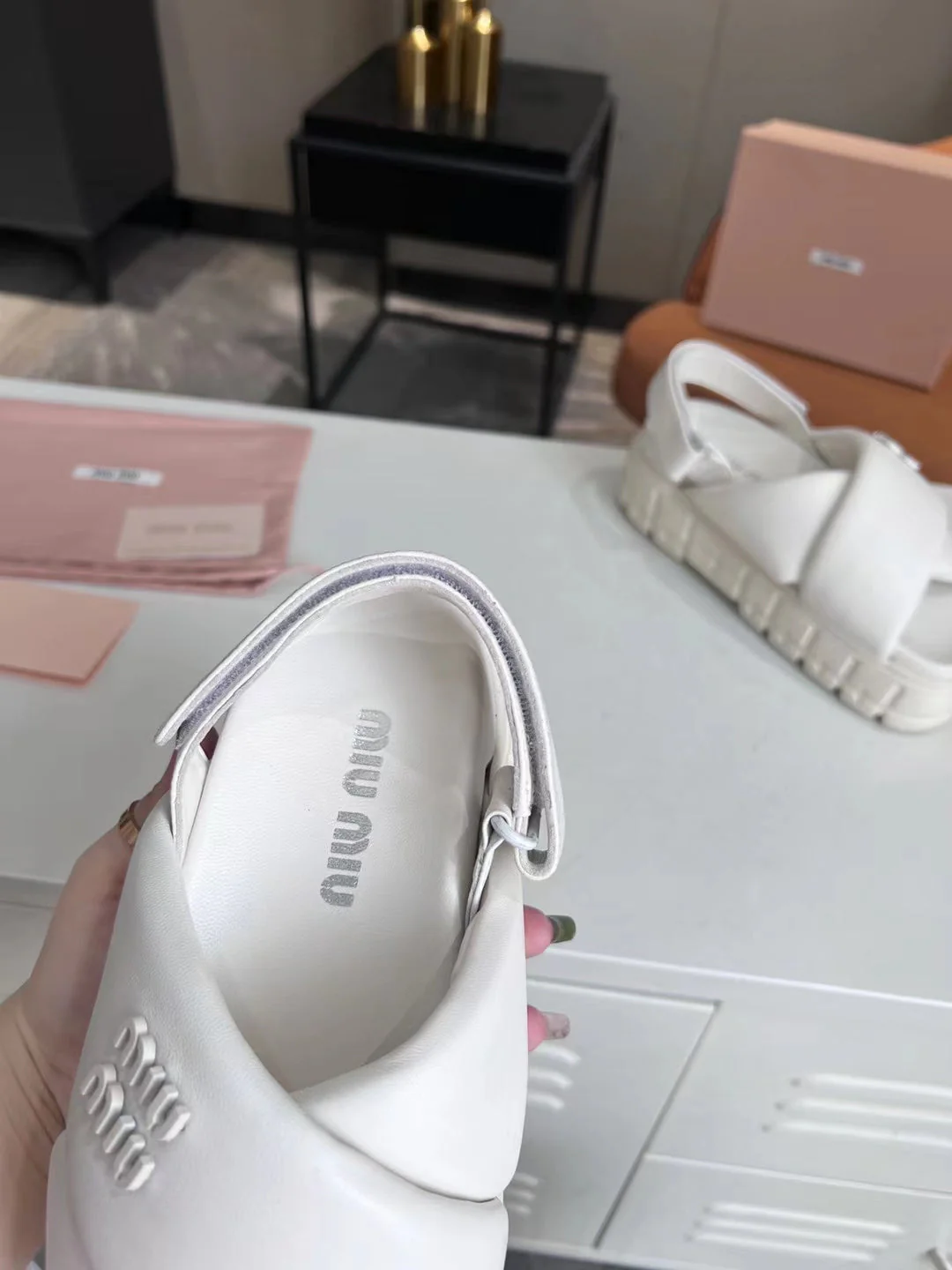 M leather sandals